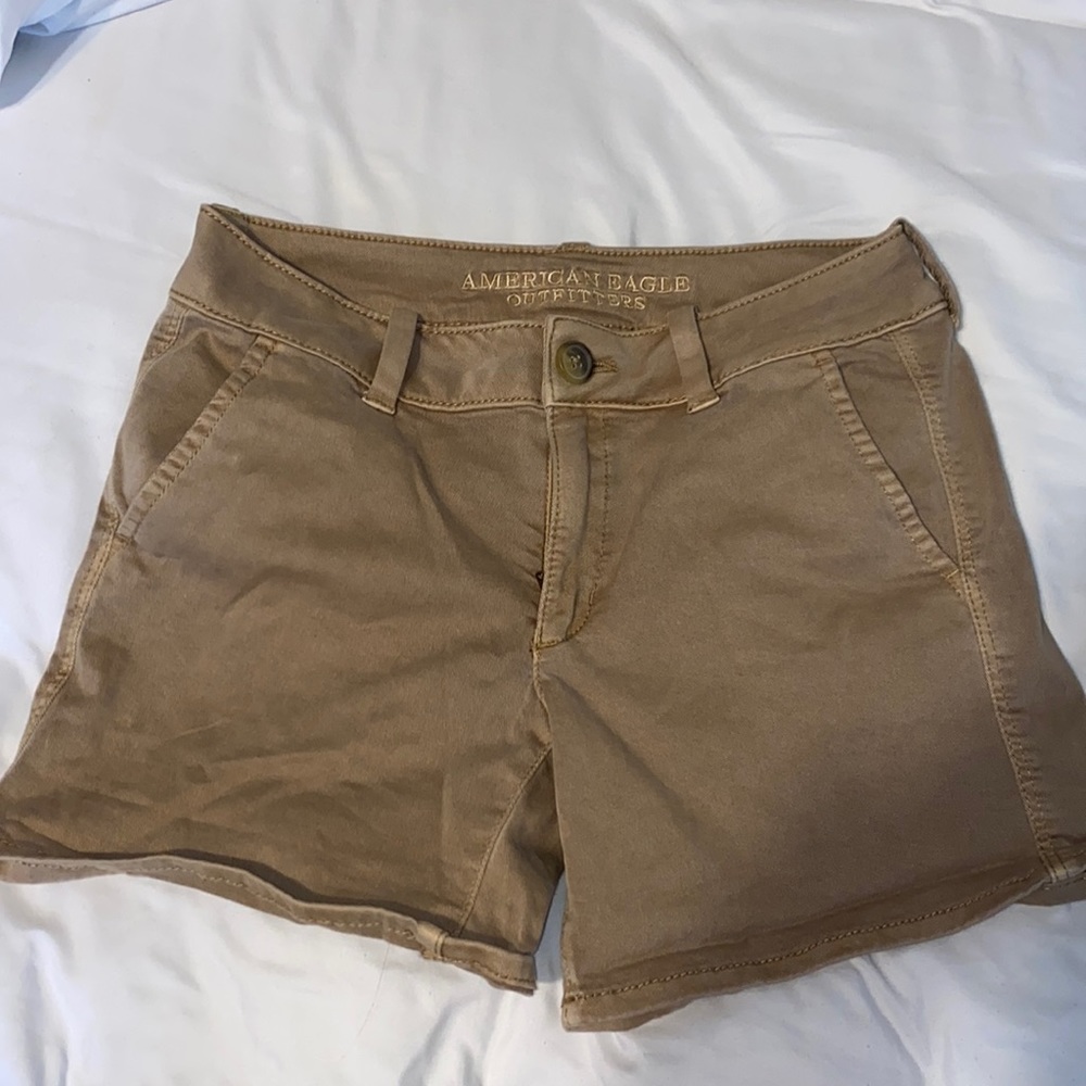 American eagle khaki shorts size 4. Super stretch. New with tags